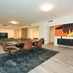 Absolute Luxury Home, 15 Minutes Walk San Siro דירה *