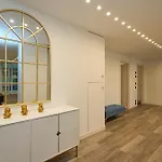Absolute Luxury Home, 15 Minutes Walk San Siro דירה *