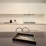 Absolute Luxury Home, 15 Minutes Walk San Siro דירה