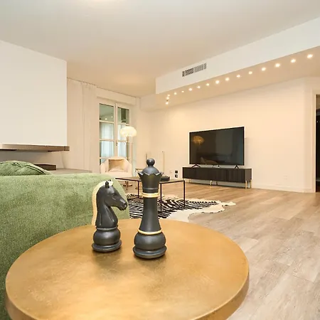 Absolute Luxury Home, 15 Minutes Walk San Siro מילאנו