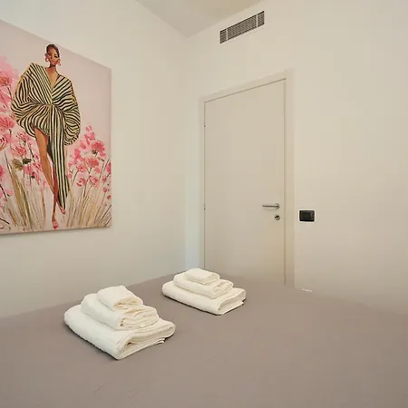 Apartment Absolute Luxury Home, 15 Minutes Walk San Siro *